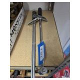 2 torque wrenches