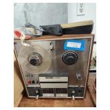 TEAC A-2050 Tape recorder