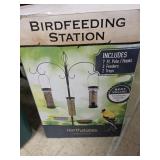 Bird feeding station