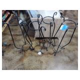 4 metal globe stands