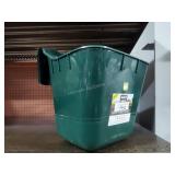 Feed bucket