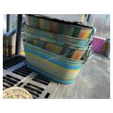 6 assorted planters