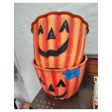 2 Halloween plastic pots