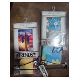 2 garden flags and hanger