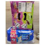 1 case (4 packs) fresh step litter (44lbs). 1