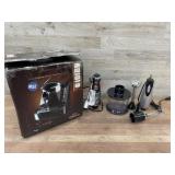1 Hamilton Beach multi-use blender 1 Ovente