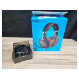 1 Logitech gaming headset 1 Zelotes gaming mouse