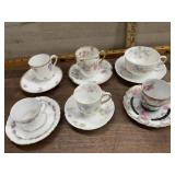 6 Haviland tea cups and saucers