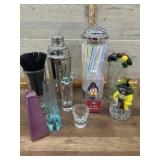 Flat with strae holder/ swizzle sticks and bar