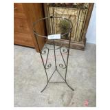Metal flower pot stand