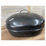 Roasting pan with lid