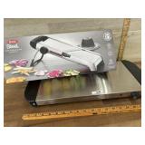 Steel Chefs mandolin and Ovenite hot plate