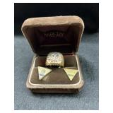 HEAVY 14K GOLD RING WITH CUFF LINKS.