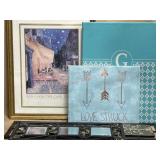 2 canvas prints/ 2 metal decore/ and 1 framed