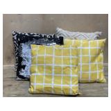 Box of 4 various color throw pillows