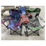 2 Folding camp chairs and rug