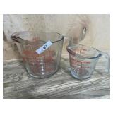 2 Glass measuring cups
