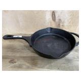 Pioneere woman cast iron skillet