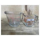 2 Glass measuring cups