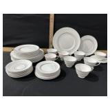 ROYAL DOULTON TIARA PATTERN GROUP  41 PIECES