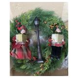 14 inch Caroler wreath