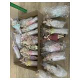 Flat of approx. 25 Fairy and doll ornaments