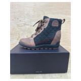 Womenï¿½s Size 8.5 Lace-Up Boots