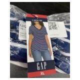 Ladies xl gap v neck tee