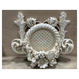 Wall plaque with medallion with basket weave and