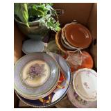 Box lot og various old plates and dishes, pot