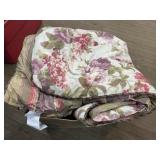 Box with full size comforter set with pillows