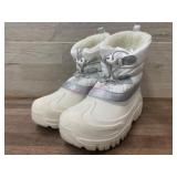 Womenï¿½s White Snow Boots, Size 5