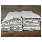 8 White Towels