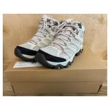 Womenï¿½s Mid Hiking Boots, Size 8 USA