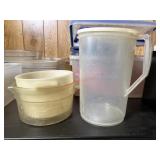 3 Round food storage containers with 1 lid