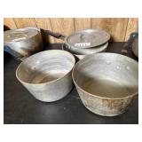 3- 3.5 quart pans with 1 lid