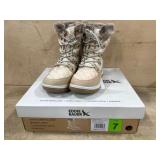 Eddie Bauer Womenï¿½s Cream Snow Boots Size 7
