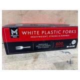600 White Plastic Forks