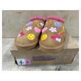 Girlsï¿½ Size 6 Tan Slip-On Slippers