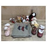 Bag of small Boyds bears in shoes and misc.