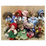 Flat with 11 Holly Hobby and various miniature