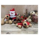 Flat with 6 stuffed Christmas dolls