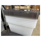 Set of 6 totes with lids no cracking noted