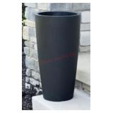 28 inch round planter