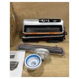 FoodSaver Vacuum Sealing System with Accessories