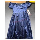 Girl's Velour Dress, Size M (7/8)