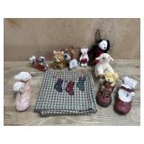 Bag of small Boyds bears in shoes and misc.