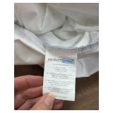 White Mattress Protector With Zipper Closure