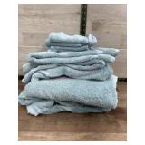 2 bath towels, 3 hand towels & 4 washcloths