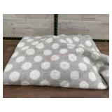 Circle print knitted blanket